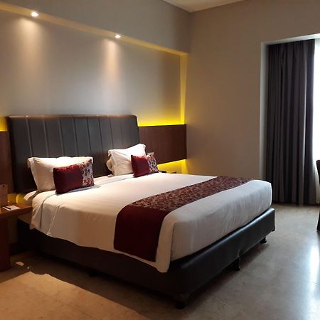 Demelia Hotel Макасар Экстерьер фото