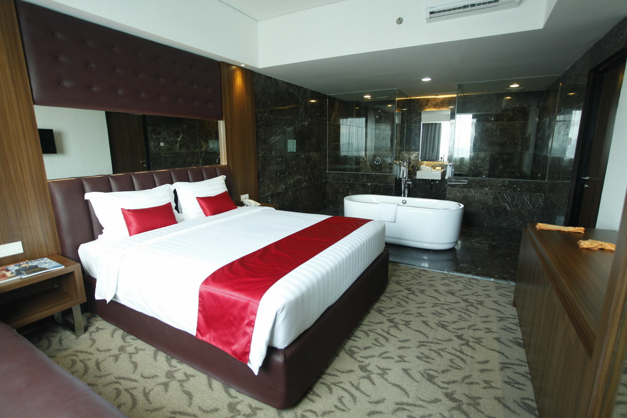 Demelia Hotel Макасар Экстерьер фото