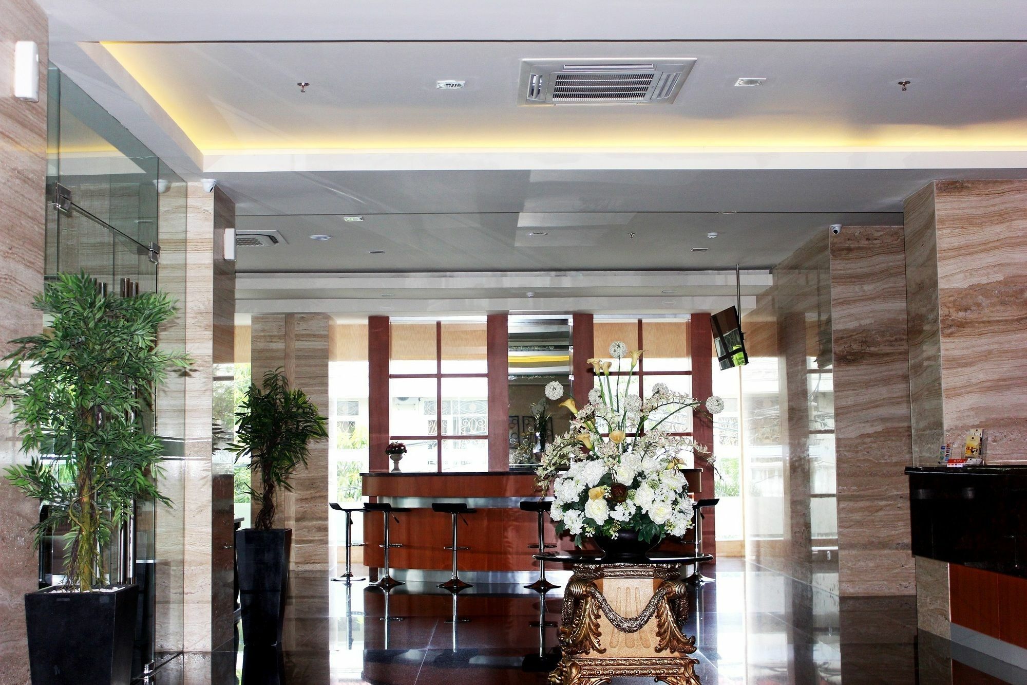 Demelia Hotel Макасар Экстерьер фото